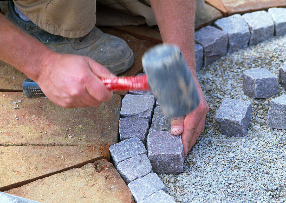 Terrace paving: cobblestones Setting