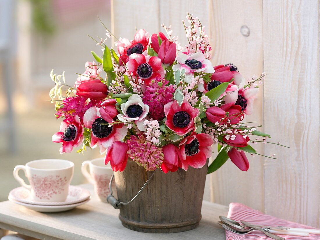 Bouquet with Anemone coronaria 'Cristine', Tulipa