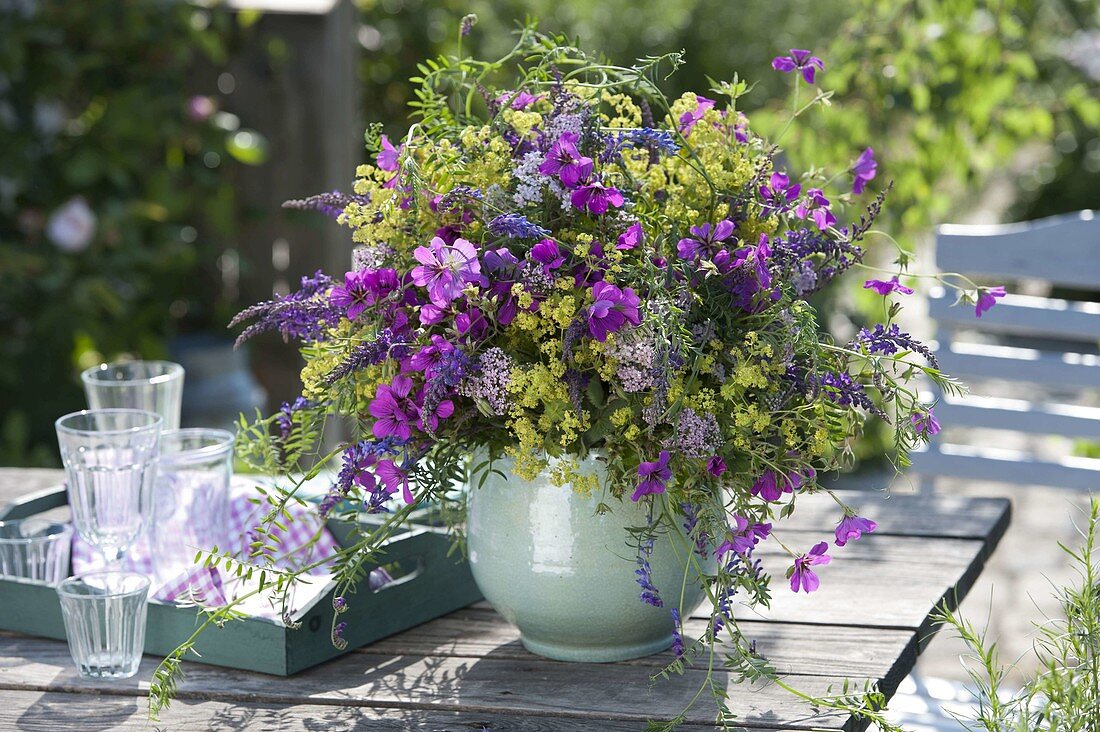 Mixed bunch of perennials and meadow flowers (5/5)