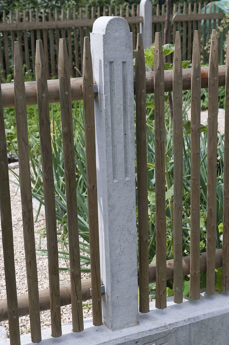 Farm garden with Hanichel fence