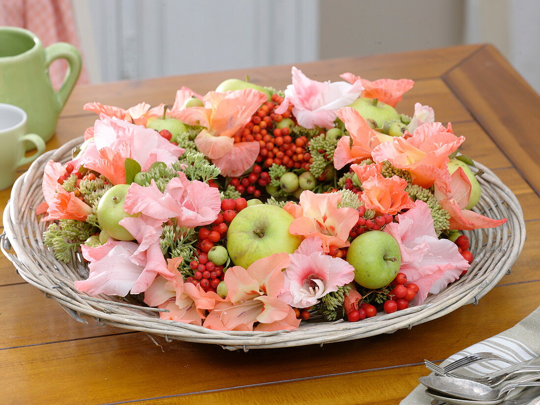 Late summer wreath on basket peeling