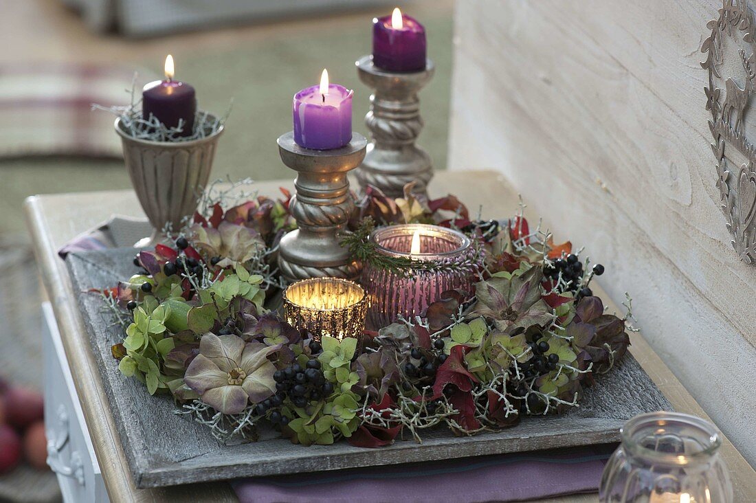 Herbstkranz aus Hydrangea (Hortensie), Beeren von Ligustrum