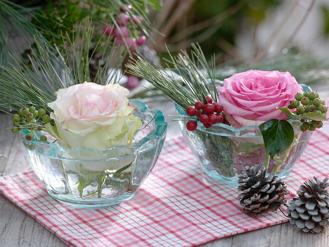 Small glass bowls with pinks (rose blossoms), Pinus (silk pine)