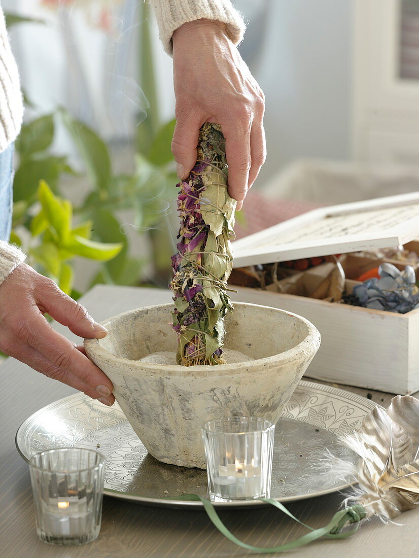 Put incense burners made from dried herbs in sand to extinguish them