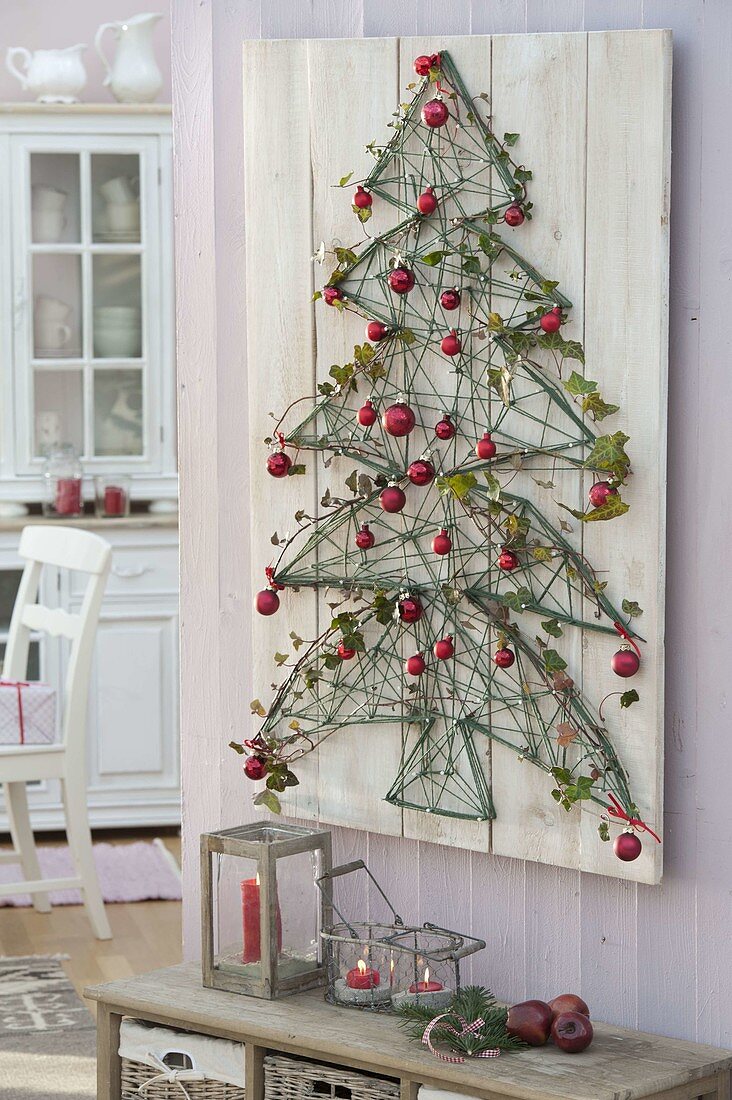 Christmas tree made of strings on a hanging board