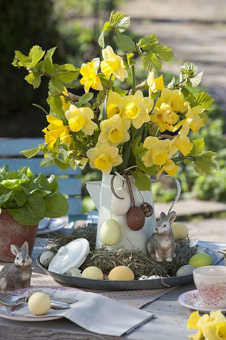 Osterfrühstück auf der Terrasse