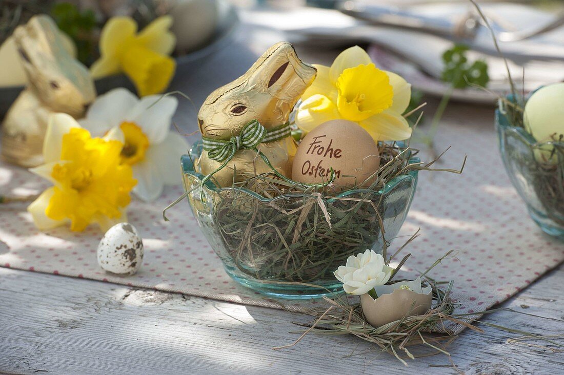 Small glass bowl as Easter nest with hay