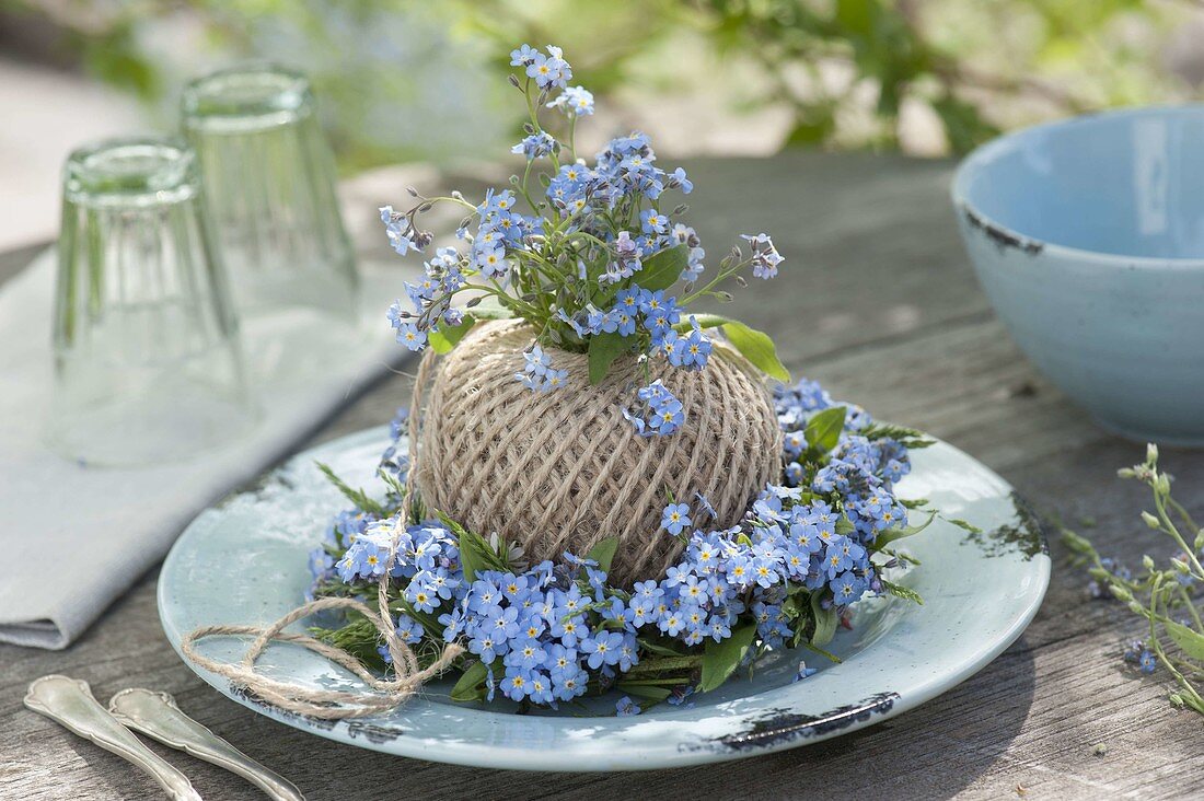 Small Myosotis (forget-me-not) bouquet and wreath