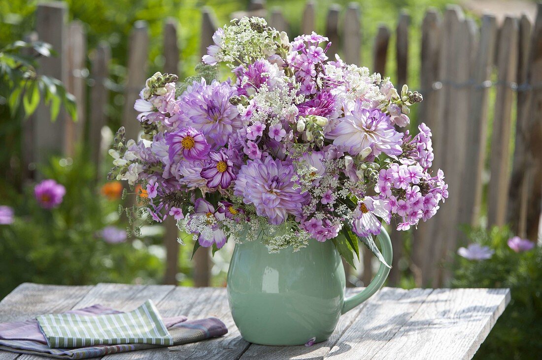 Summer bouquet with phlox, Dahlia, Cosmos