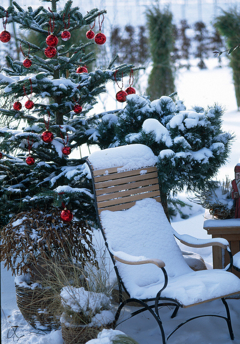 Seat on the terrace with Christmas decorations