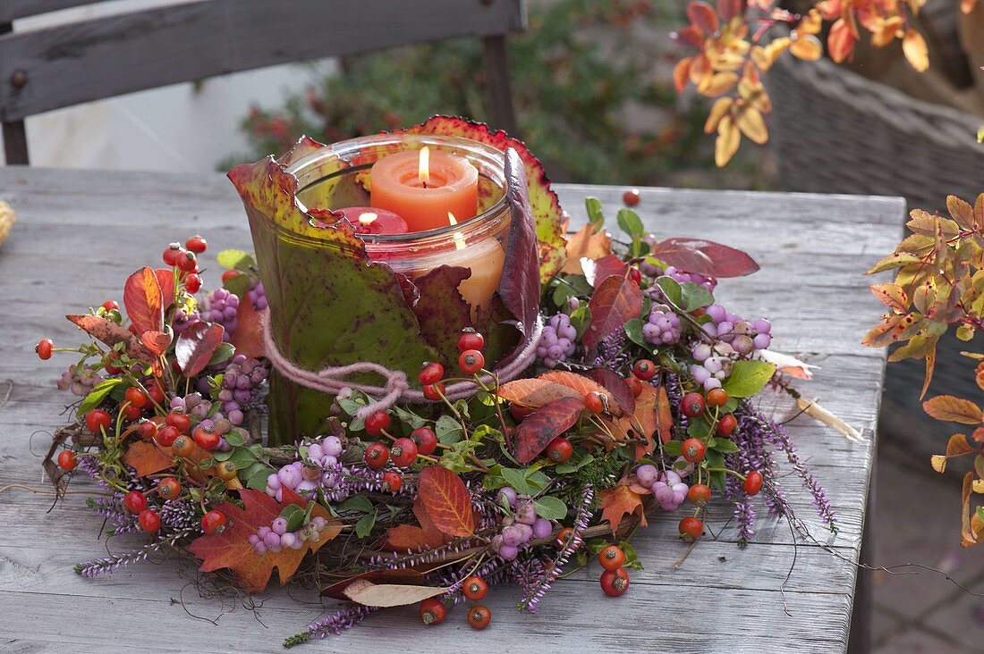 Preserving jar as a lantern, covered with Bergenia leaves