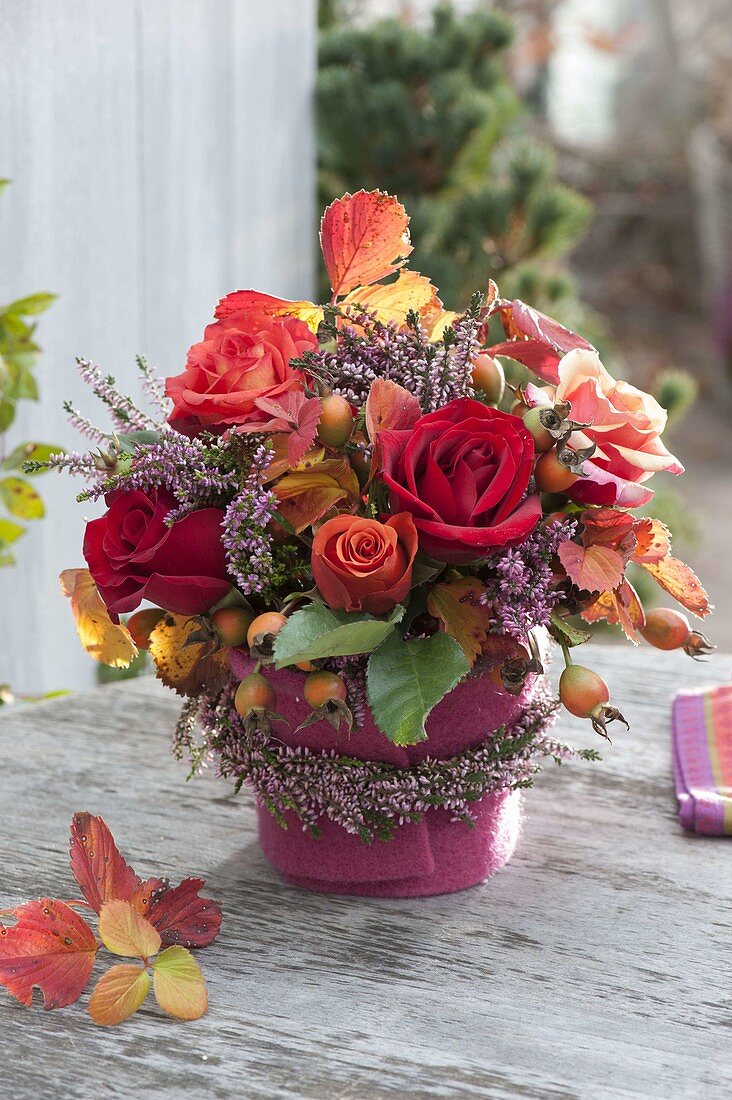 Fiery autumn bouquet with pink (rose, rosehips), Calluna