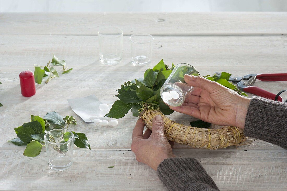 Unusual advent wreath with ivy and Chinese reed