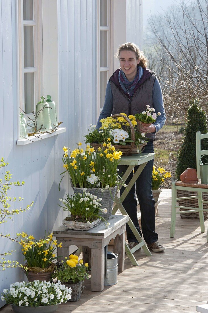 Weiß-gelbe Frühling-Terrasse