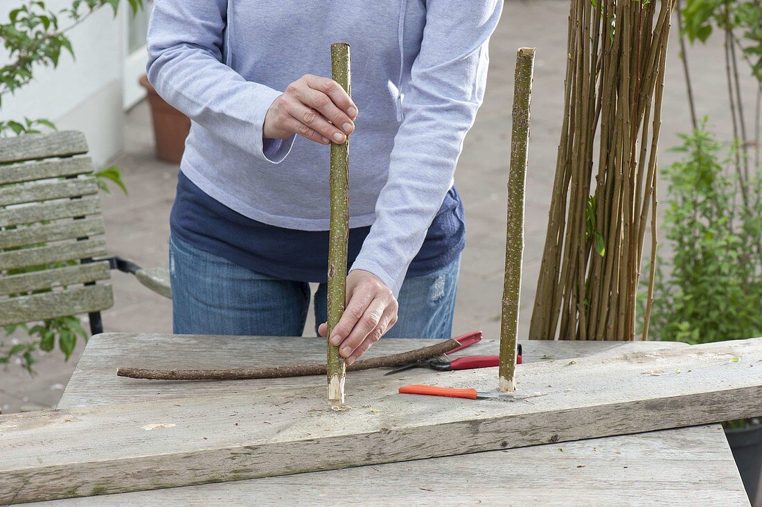 Covering planters with homemade wickerwork elements