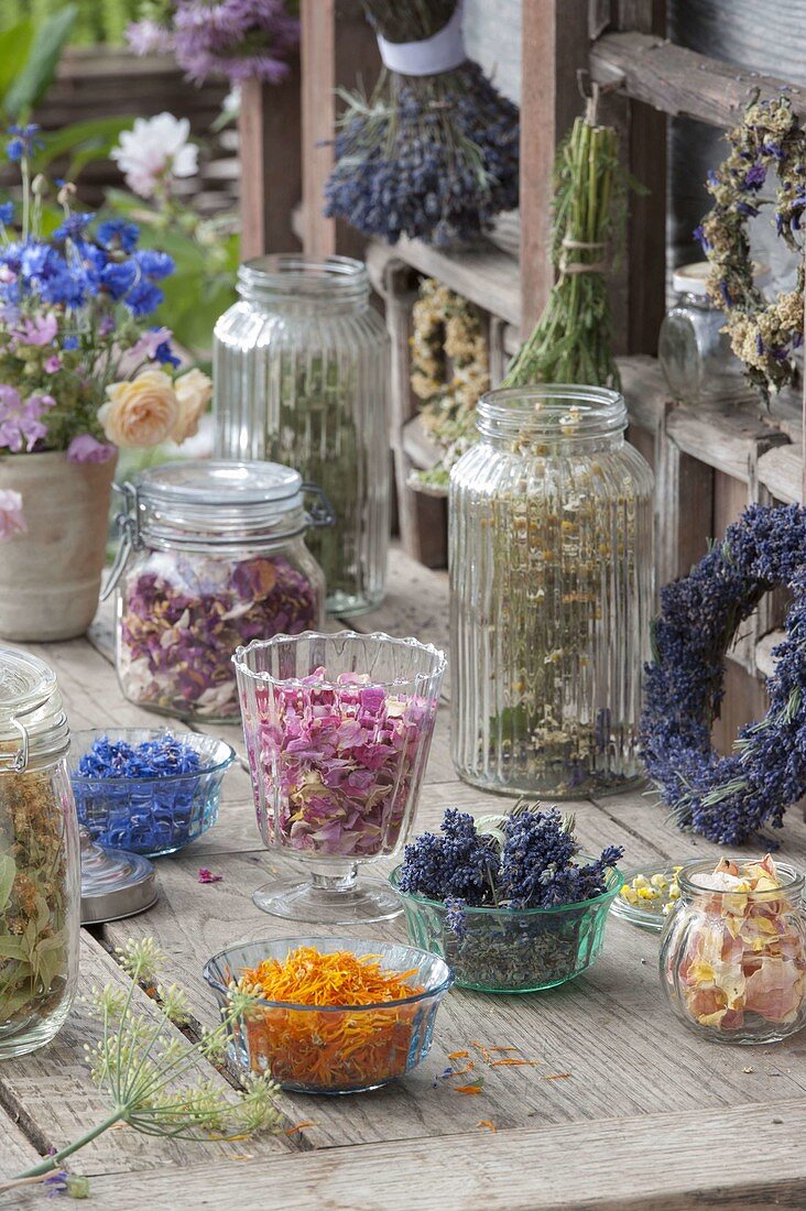 Dried flowers for herbal tea: Rosa (roses), camomile (Matricaria)