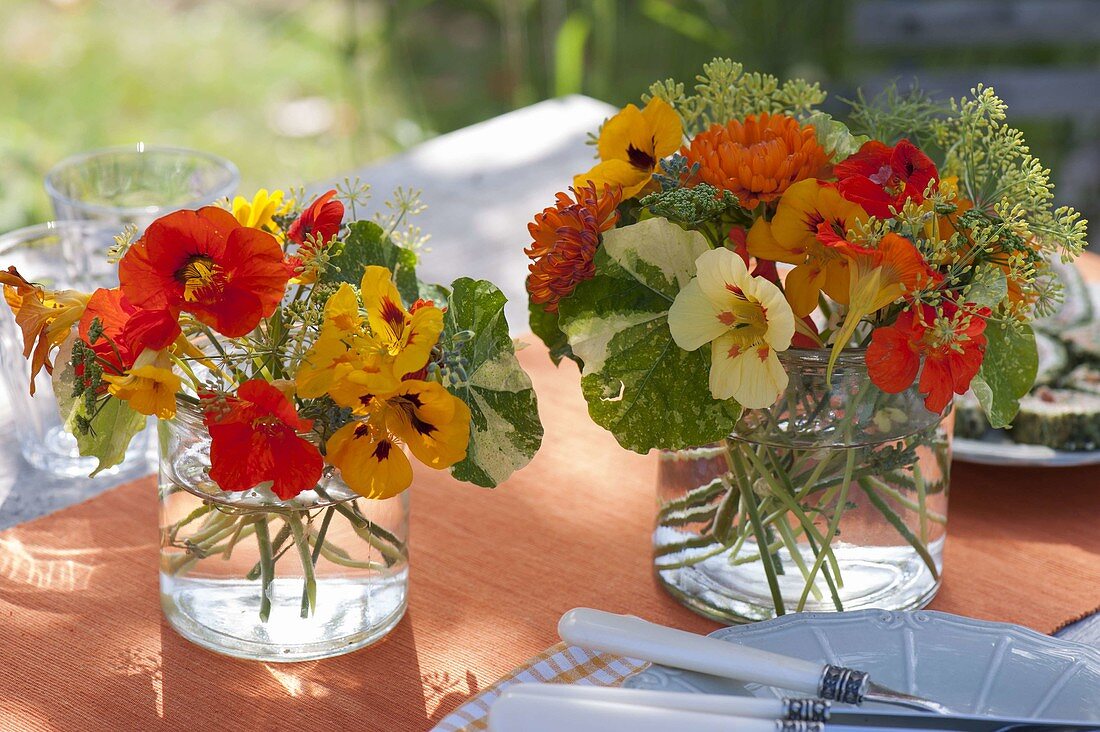 Small bouquets with edible flowers