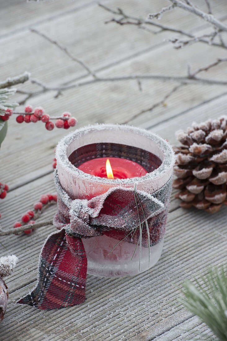 Frozen glass as a lantern with checkered loop