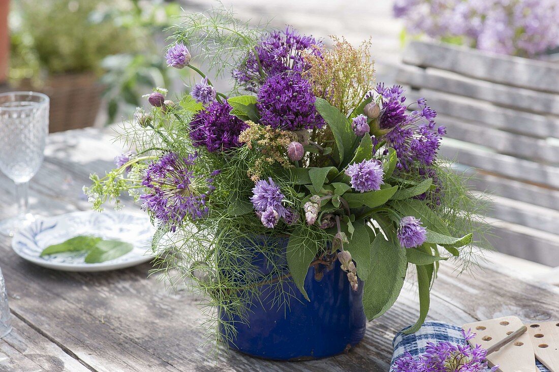 Strauss aus Kräutern und essbaren Blüten : Schnittlauch (Allium