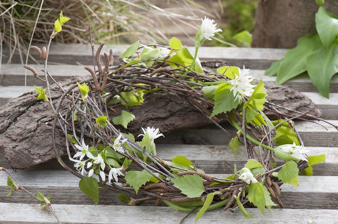 Maiengrün wreath of Betula branches, decorated with flowers