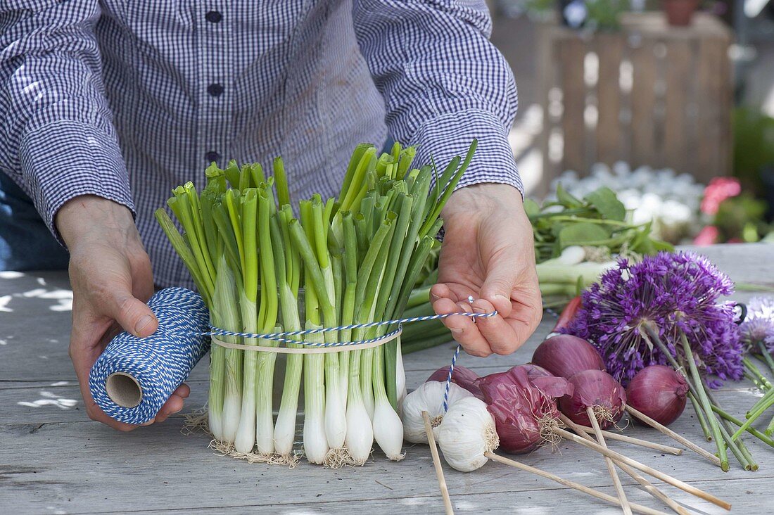 Onion bouquet with sage and oregano