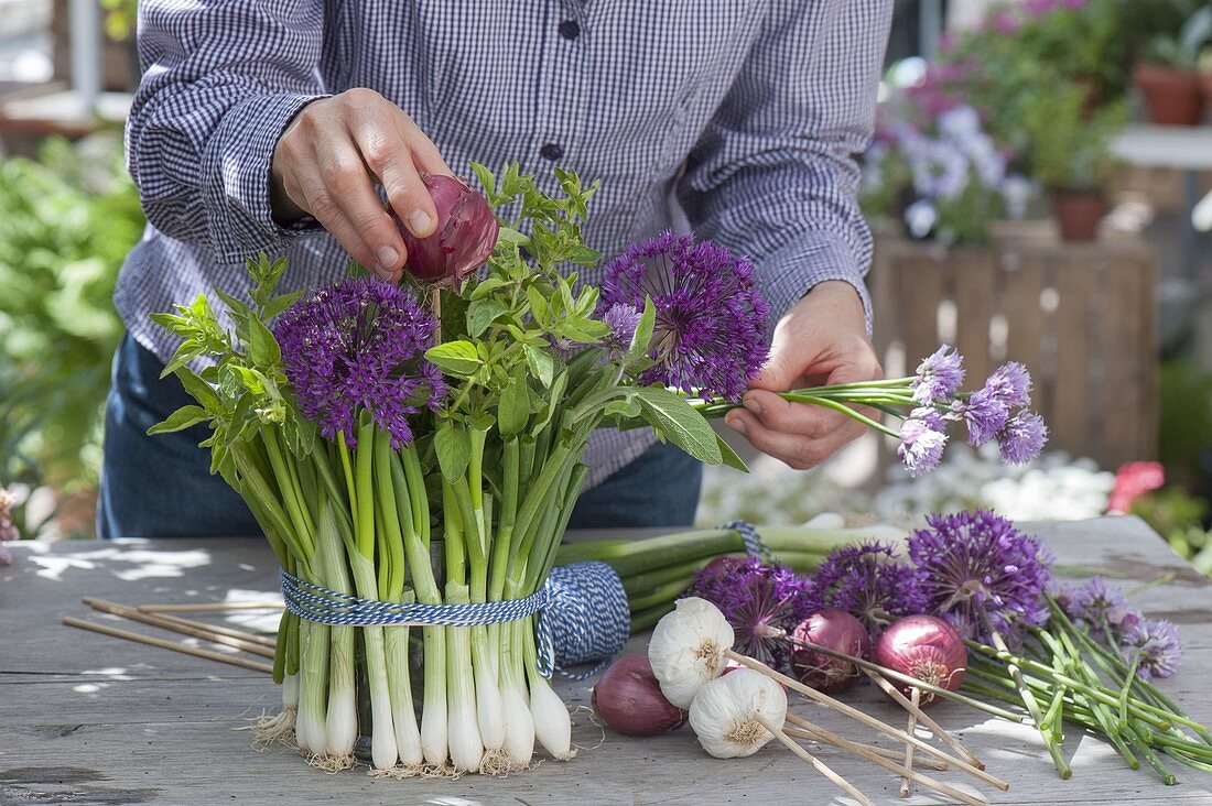 Onion bouquet with sage and oregano