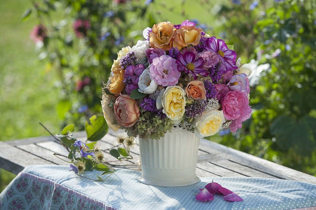 Garden bouquet of roses, Hydrangea (Hydrangea), Cosmos