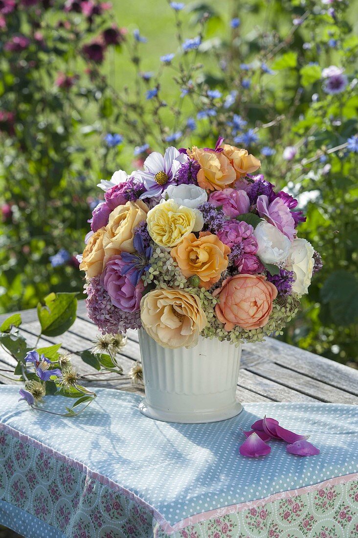 Garden bouquet of roses, Hydrangea (Hydrangea), Cosmos