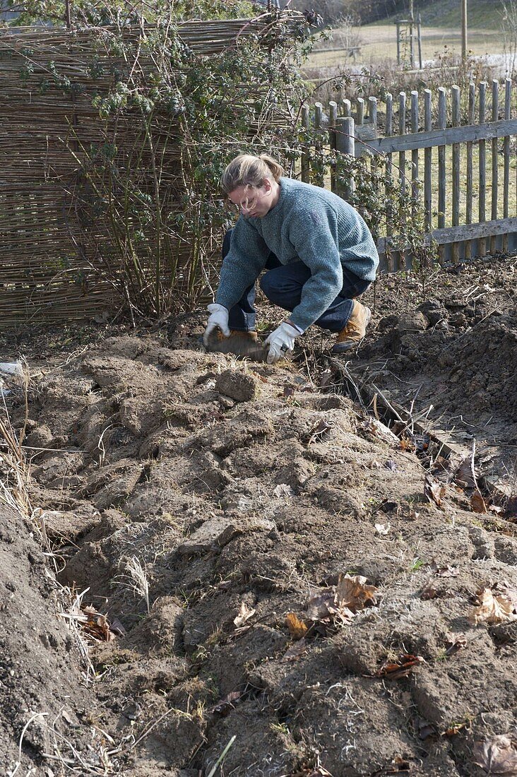 Huegelbeet im Gemüsegarten anlegen