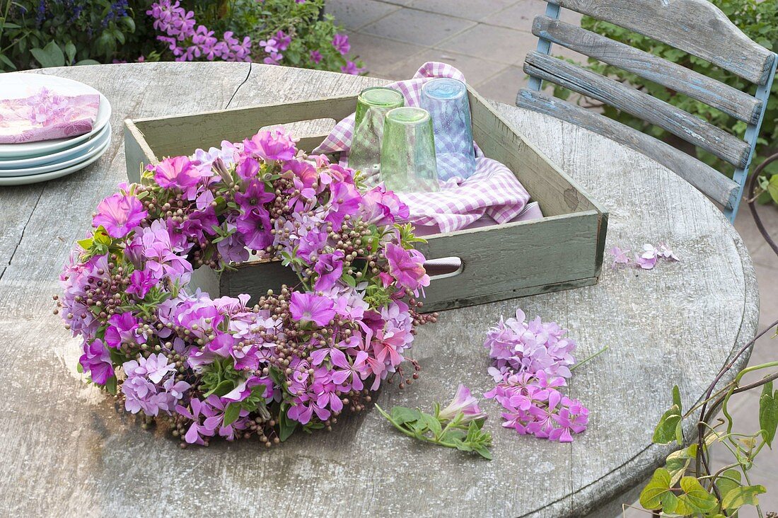 Wreath of cutback of Pelargonium and Petunia