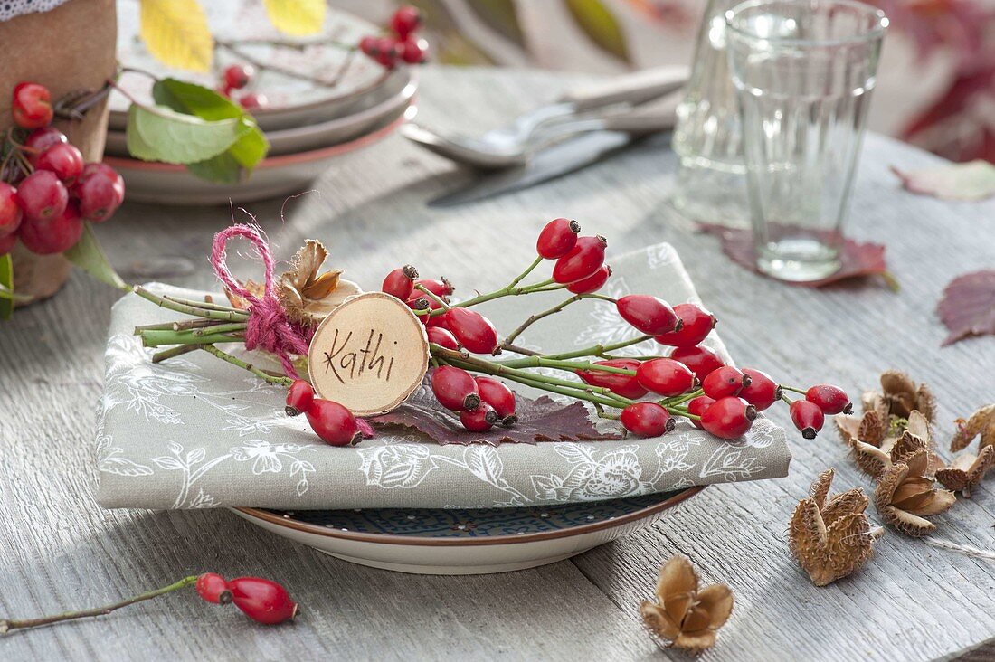 Floristic decorations with finds from the autumn forest