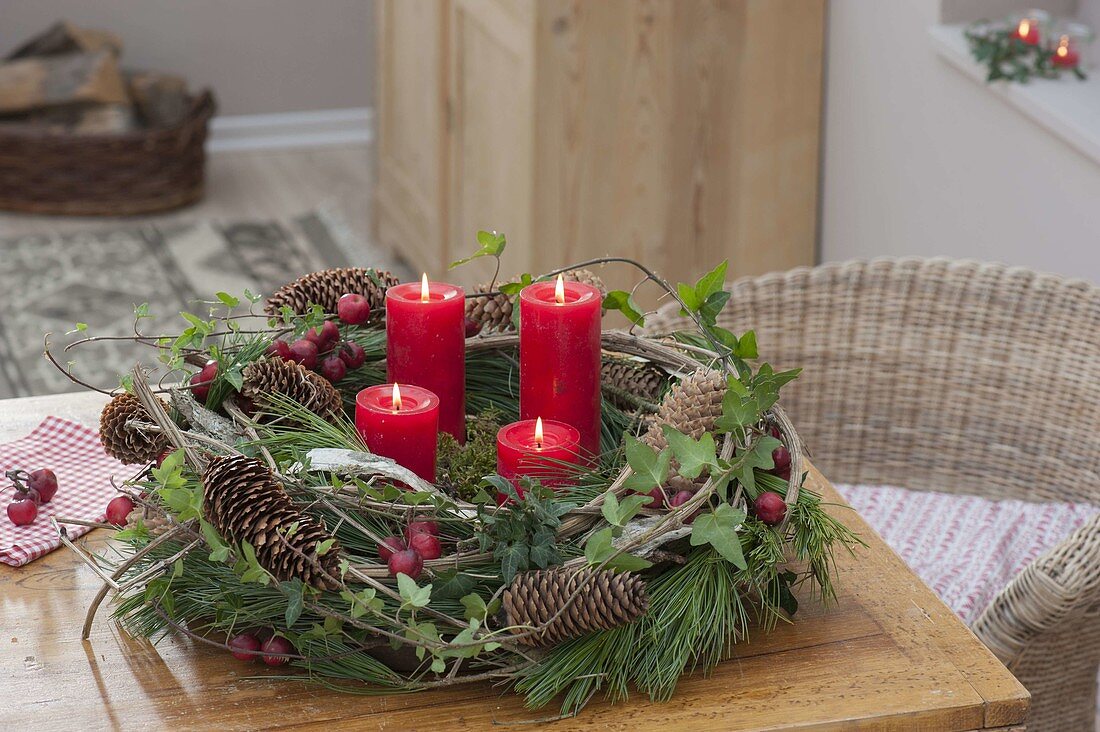 Adventskranz im Wald-Look