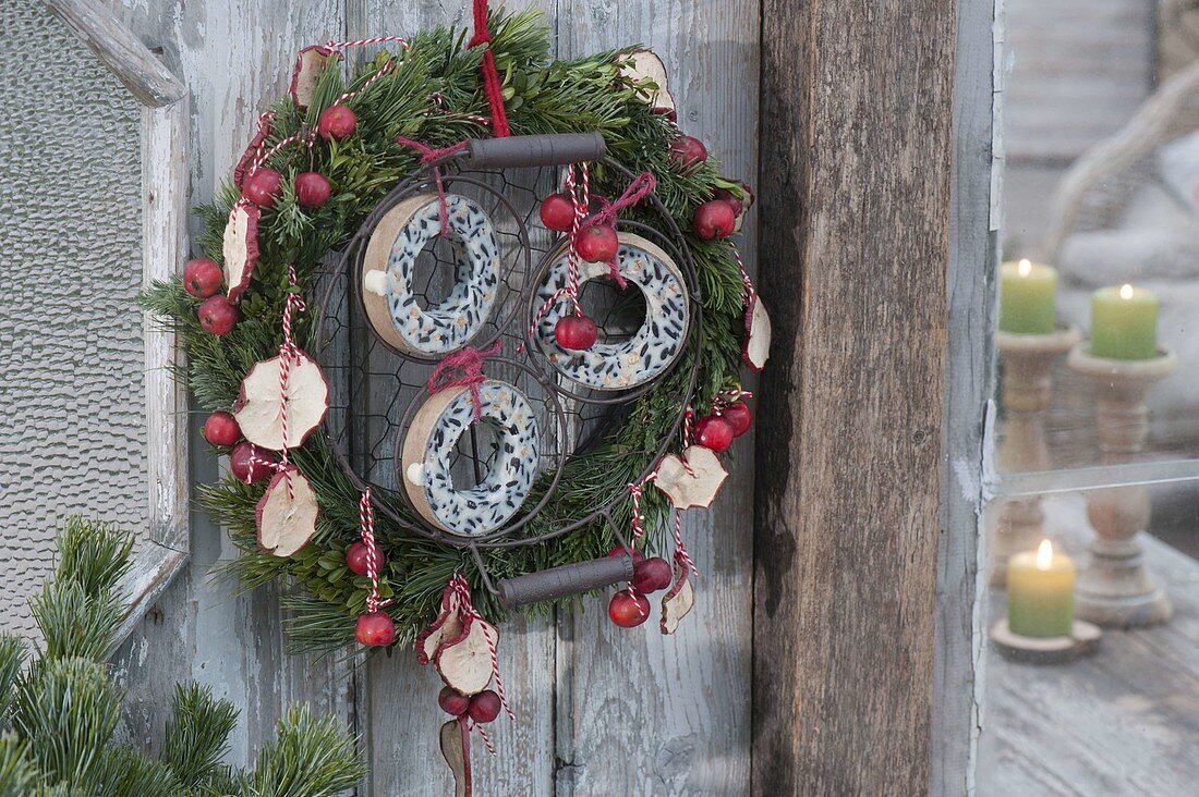 Mixed wreath as feed station for birds