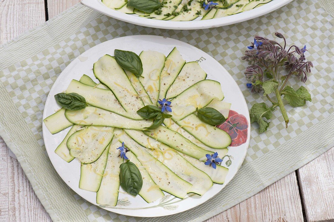 Carpaccio of courgettes with onions and basil