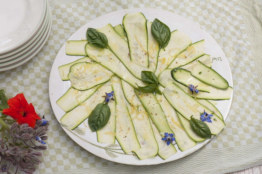 Carpaccio of courgettes with onions and basil