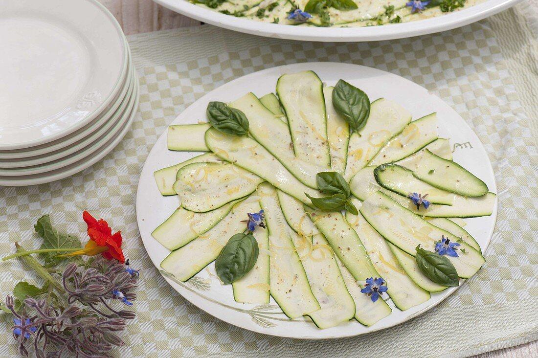 Carpaccio of courgettes with onions and basil