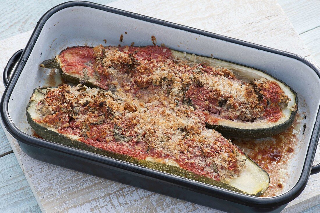 Stuffed courgettes au gratin