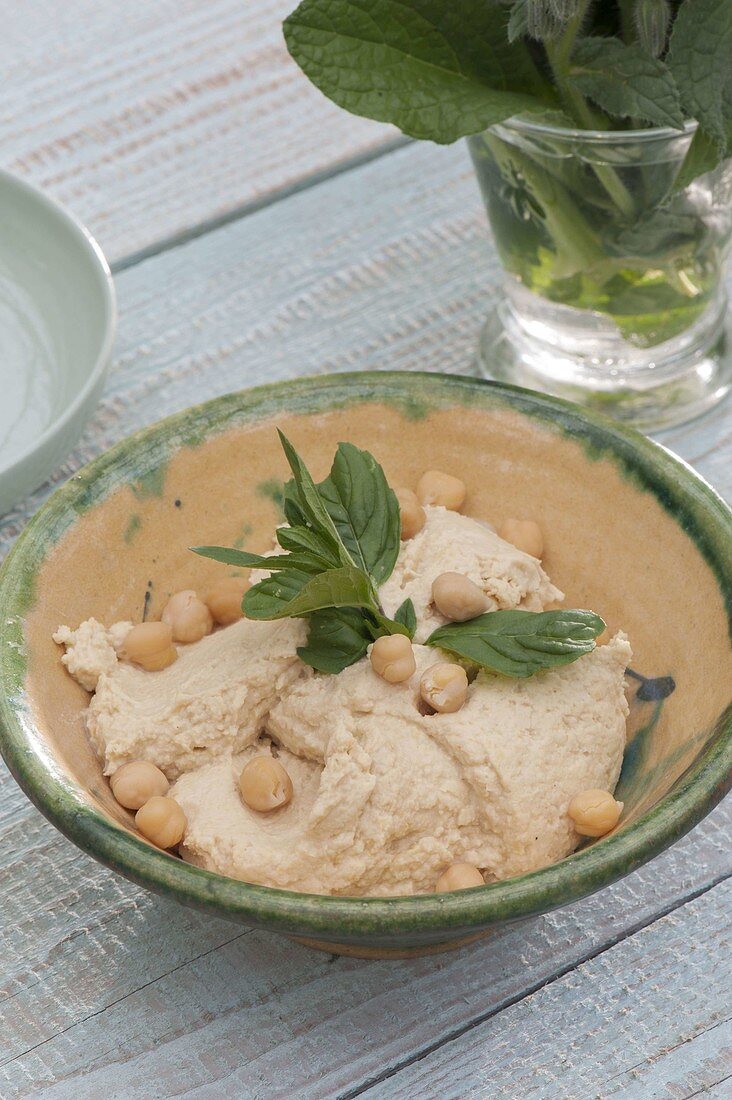 Chickpea dip with basil