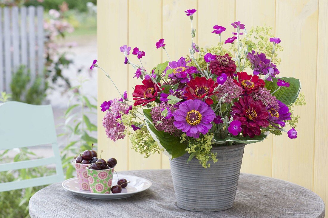 Red Zinnia, Alchemilla, Hydrangea