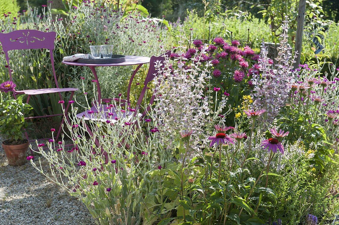 Small seating area on Gravel terrassse,