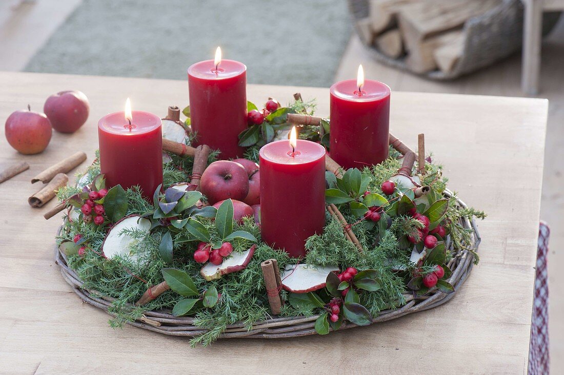 Advent wreath out of Chamaecyparis, and Gaultheria
