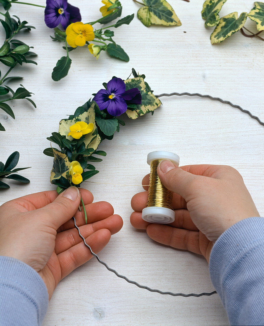 Plate wreath binding