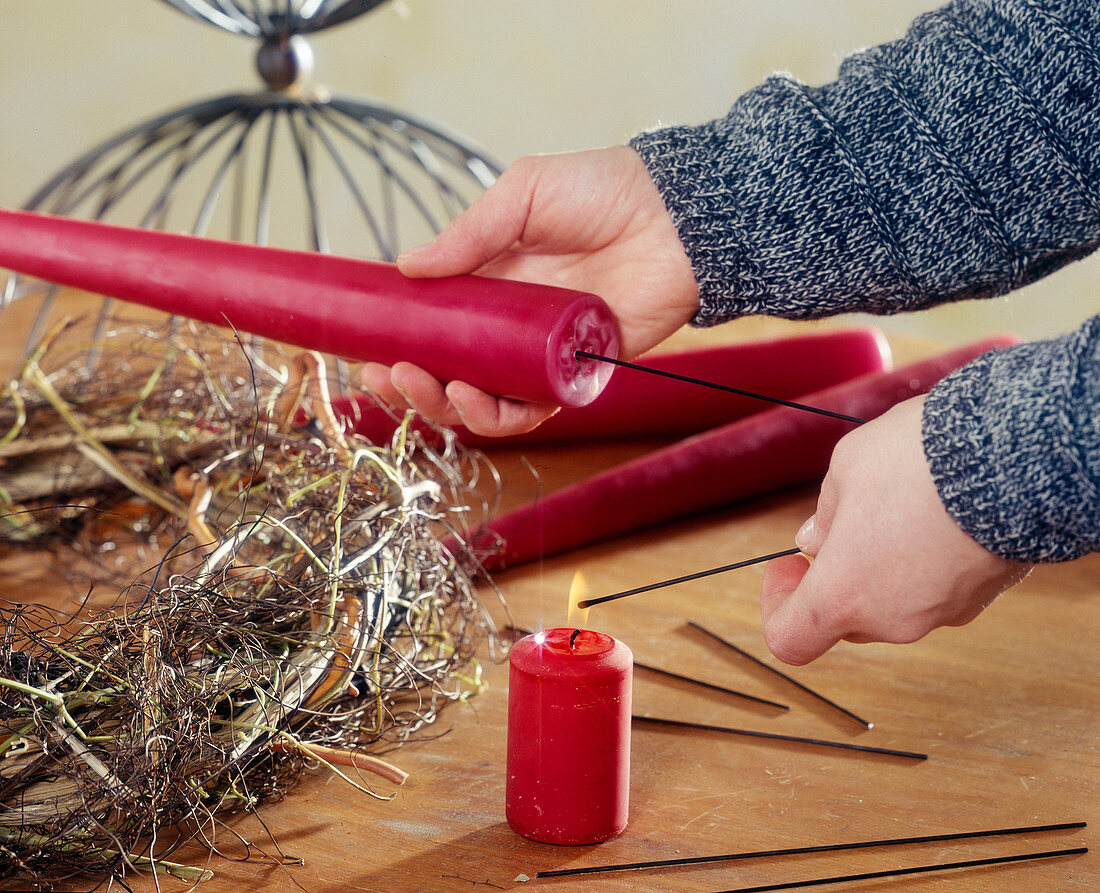 Tying an Advent wreath. Step 2