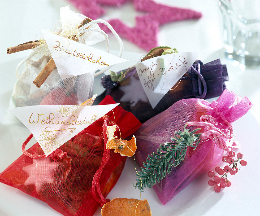 Christmas scented sachets with different fragrances such as cinnamon sticks and oranges