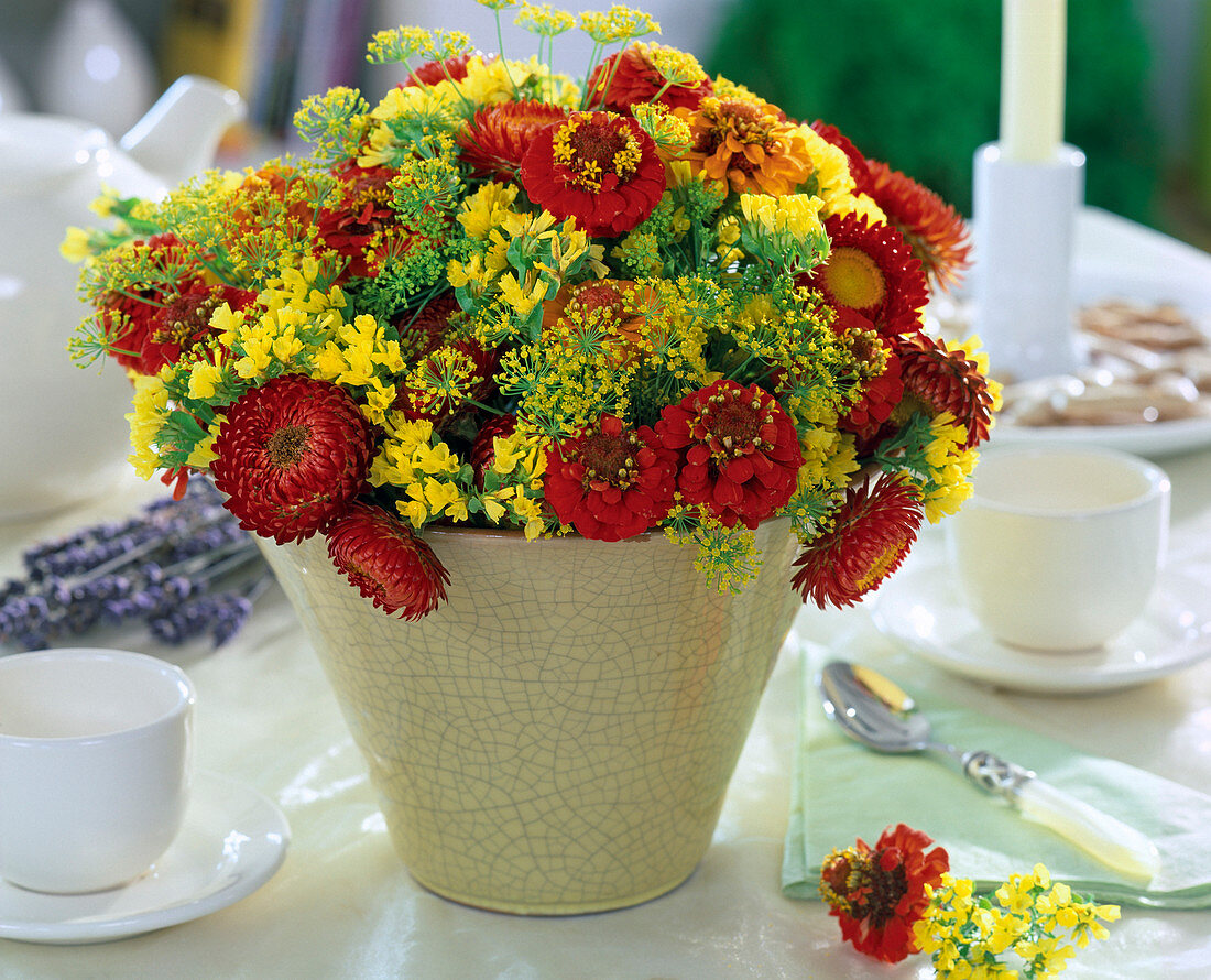 Helichrysum (strawberry), dill, limonium (beach lilac)