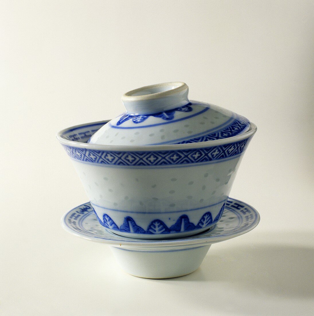 Chinese bowl with lid