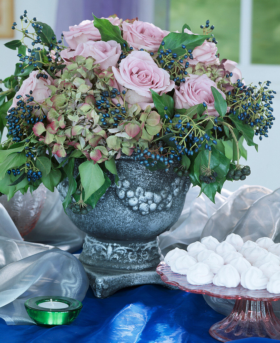 Autumn bouquet with pink roses, hydrangea (hydrangea)