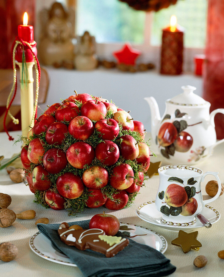 Table decoration: 'Apple ball' - apples on wooden sticks