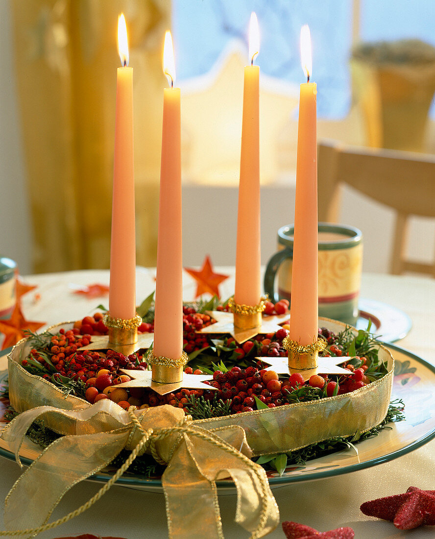 Adventskranz: Kranz aus diversen Beeren