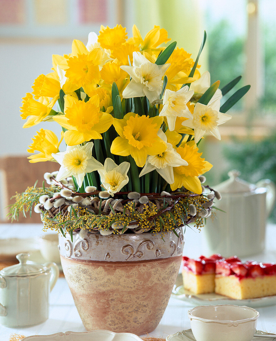 Narcissus hybrid bouquet, Salix wreath